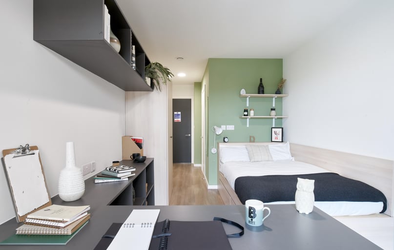 Silver En Suite, Dun Holm House, Unit 8, The Riverwalk, City Centre, Durham - Image 1